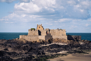 Historic landmark Fort National on the coast in Saint Malo, France - obrazy, fototapety, plakaty