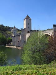 Pont Valentr&eacute; &agrave; Cahors dans le Lot, avec ch&acirc;teau m&eacute;di&eacute;val dans le sud de la France