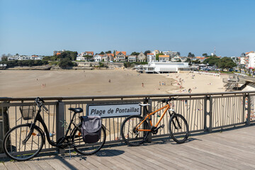 Fototapeta na wymiar Royan, Charente-Maritime. La plage de Pontaillac