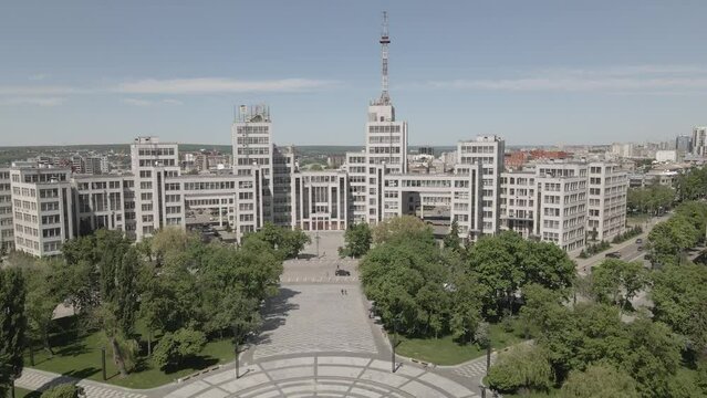 Fountain and Freedom Square in front of Derzhprom