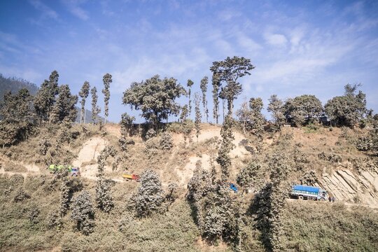 Photographie d'une route en plein embouteillage au Népal