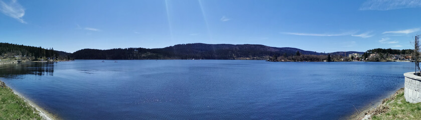 Der blaue Schluchsee im Schwarzwald in Deutschland