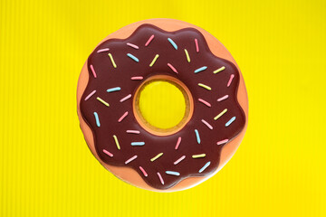 Gingerbread in form of iced doughnut