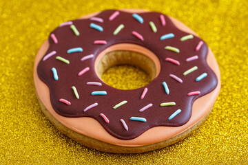Obraz na płótnie Canvas Gingerbread in form of iced doughnut