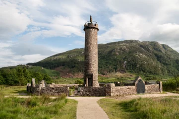 Papier Peint photo Viaduc de Glenfinnan Old stone tower Glenfinnan Monument in Scotland