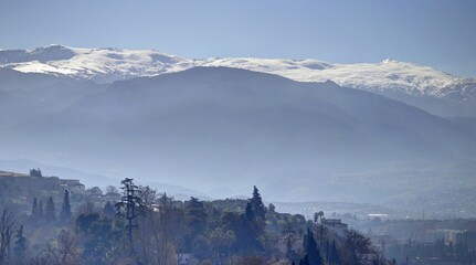 Palais de l'Alhambra et du palais de Generalife en Andalousie au sud de l'Espagne avec la neige de...