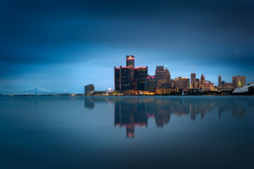 DETROIT SKYLINE by night and lights - 500125610