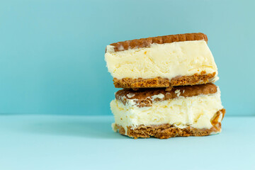 Pieces of ice cream with cookies on a blue background.