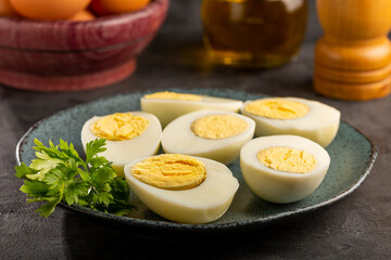 Sliced ​​boiled eggs on the table.
