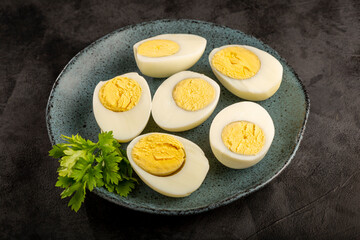 Sliced ​​boiled eggs on the table.