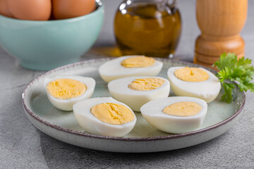 Sliced ​​boiled eggs on the table.