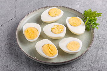Sliced ​​boiled eggs on the table.
