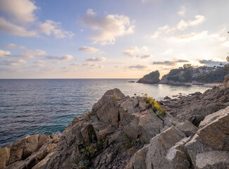 Fototapeta na wymiar Sunset on the sea. stones in the foreground