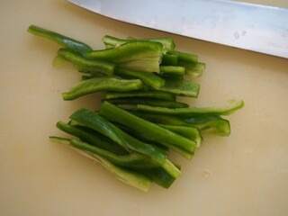 ピーマンをきる