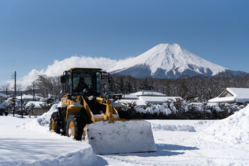 ホイールローダー　重機　除雪　雪景色　富士山