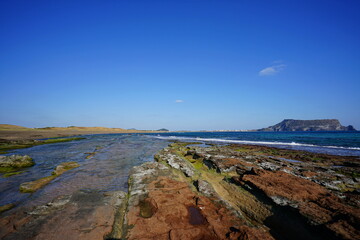 Fototapeta na wymiar marvelous rock beach and clear water