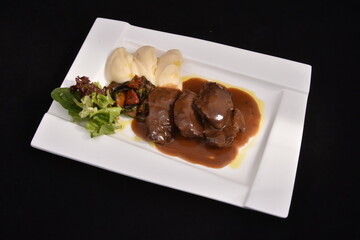 liver with puree and salad