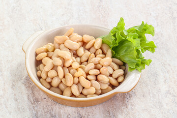 White canned beans for vegan suisine