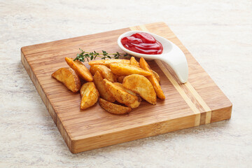 Fried rustic potato with tomato ketcup