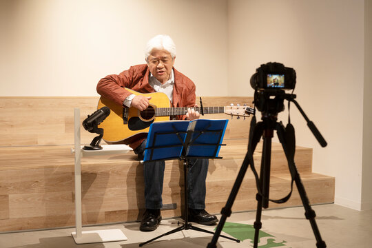 Senior in Live Streaming