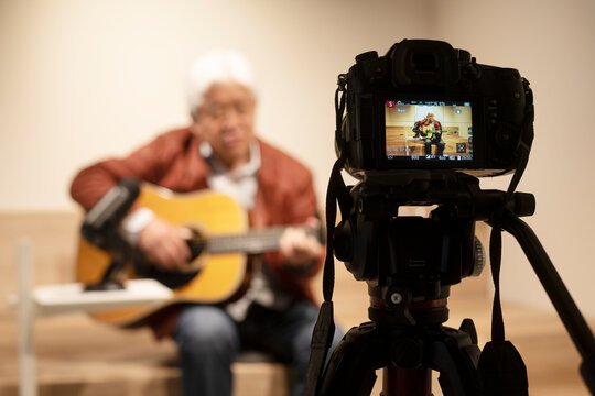Senior in Live Streaming