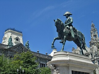 Fototapeta na wymiar Dom Pedro IV statue in Porto - Portugal 