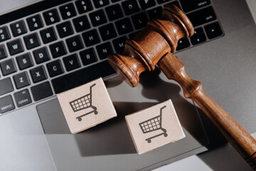 Judge gavel and card boxesx on a laptop. Consumer and law concept - obrazy, fototapety, plakaty