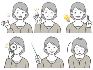 解説する高齢女性