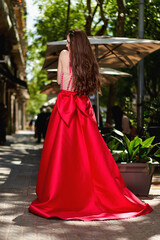 Obraz na płótnie Canvas beautiful girl in a red dress on the street
