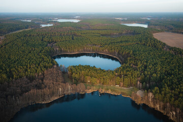 Fototapeta na wymiar Mecklenburger Seenplatte Seenlandschaften aus der Luft Wald Sonnenuntergang Norddeutschland Naturschutz Klimaschutz Waldbau