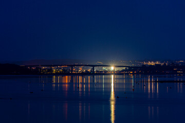 Obraz premium Bideford Motorway Bridge in Evening Moonlight