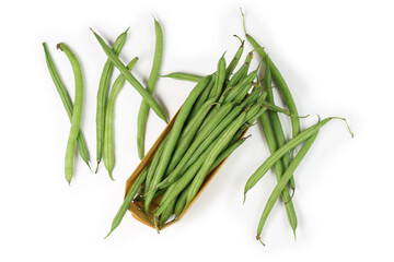 haricots vert sur fond blanc