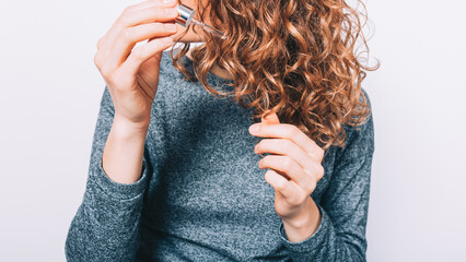 Applying cosmetic oil on hair