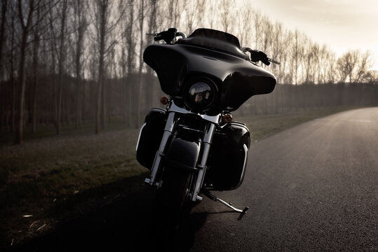 Motorcycle Harley Davidson Street Glide 2011 Paked