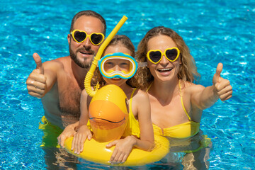 Happy family in outdoor pool - 500267607