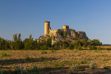 Fototapeta na wymiar Chateau de l´Hers ruins near Chateauneuf-du-Pape, Provence, France