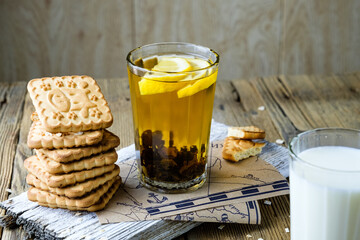 glass of milk and cookies