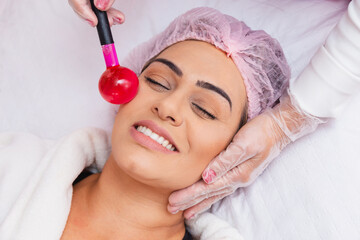 application of beauty globs in massage and facial relaxation, skin care, treatment. - obrazy, fototapety, plakaty