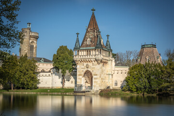 Fototapeta na wymiar Die Schlösser von Laxenburg befinden sich in der Gemeinde Laxenburg in Niederösterreich etwa sechs Kilometer südlich der Landesgrenze zum Bundesland Wien. 