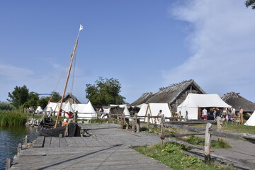 obóz Słowian i Wikingów, rzemiosło, inscenizacja grodu na wyspie Wolin,  - obrazy, fototapety, plakaty