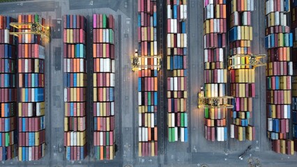 container port logistic logistics port operator logistica porto navio vessel ship cargo crane