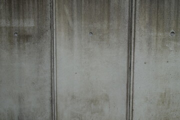 古めかしいコンクリートの壁