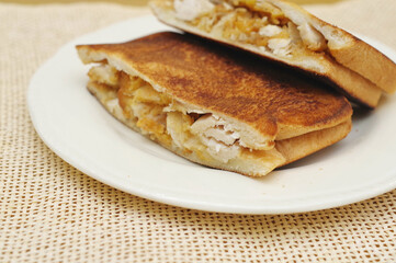 チキンのホットサンドイッチ