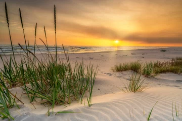 Foto auf Acrylglas Schöner Sommersonnenuntergang über Strand am Meer © Piotr Krzeslak