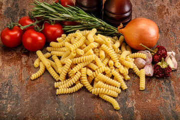Raw Italian wheat pasta - Fusilli