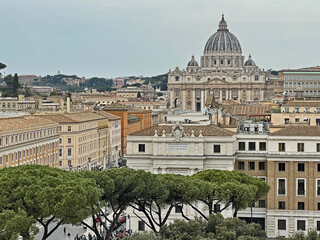 Fototapeta na wymiar Roma, San Pietro e la città del Vaticano da Castel Sant'Angelo
