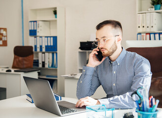 Fototapeta na wymiar Businessman working on his laptop in an office