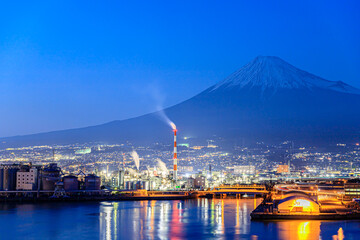 田子の浦港の夜景と富士山　静岡県富士市　Night view of Tagonoura Port and Mt. Fuji. Shizuoka-ken Fuji city. - obrazy, fototapety, plakaty