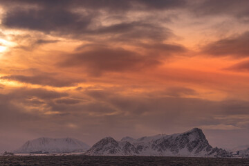 Naklejka premium Norway mountains around the sea in the winter time