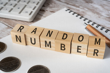 ランダムの数字のイメージ｜「RANDOM NUMBER」と書かれた積み木